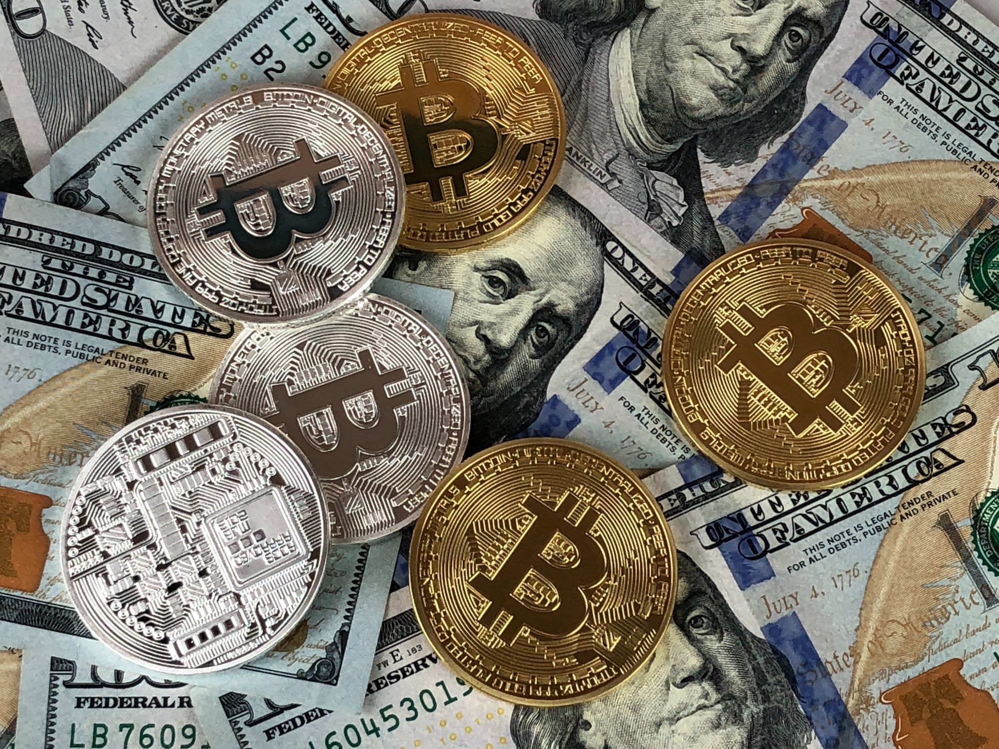 dolares y bitcoin